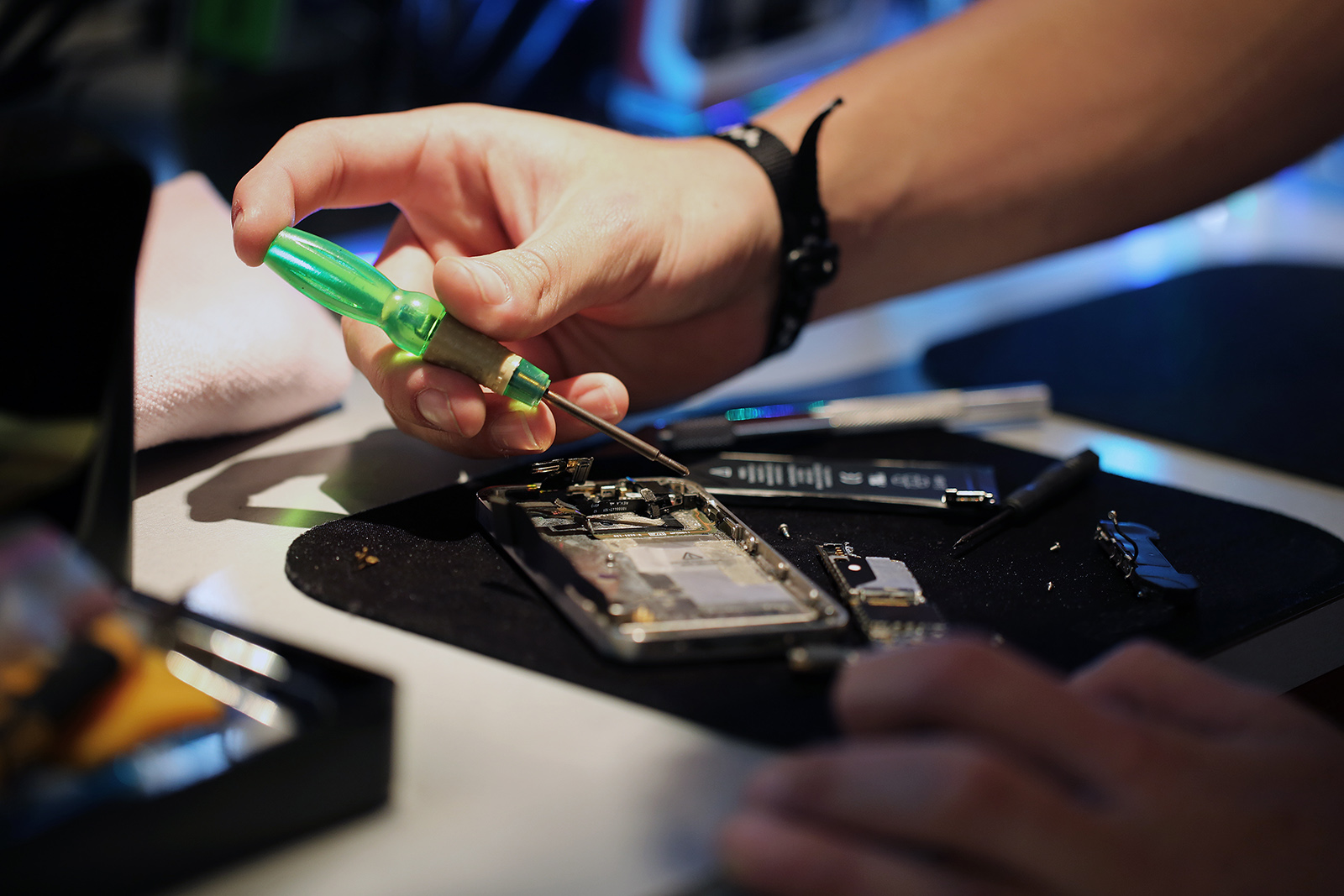 Vital Information About Mobile Repair