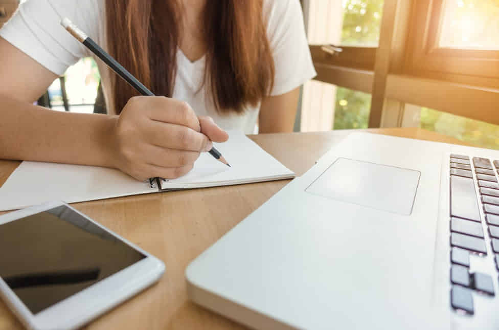 How Outsourced Copywriting Services Boost Your Productivity